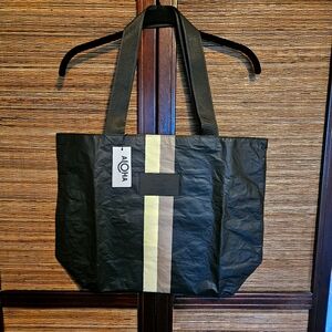 Aloha Day Tripper, LeVoyageur collection